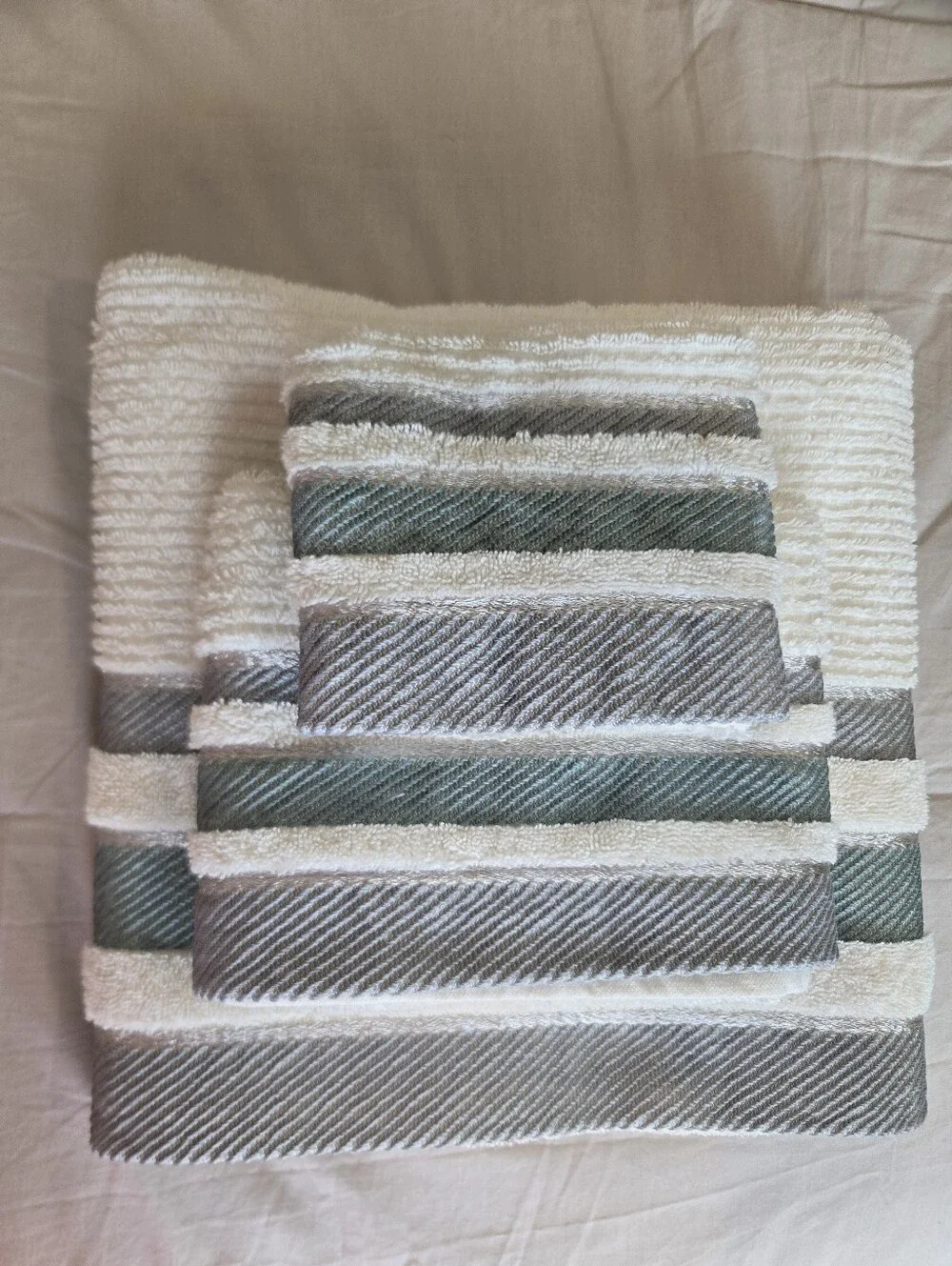 Better Homes & Gardens 3-pc Cream Bath Towel Set with Blue/Turquoise/Gray Trim